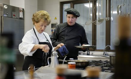 LA MADRE QUE ME COCINÓ. Esther Barco y Roberto Alfaro