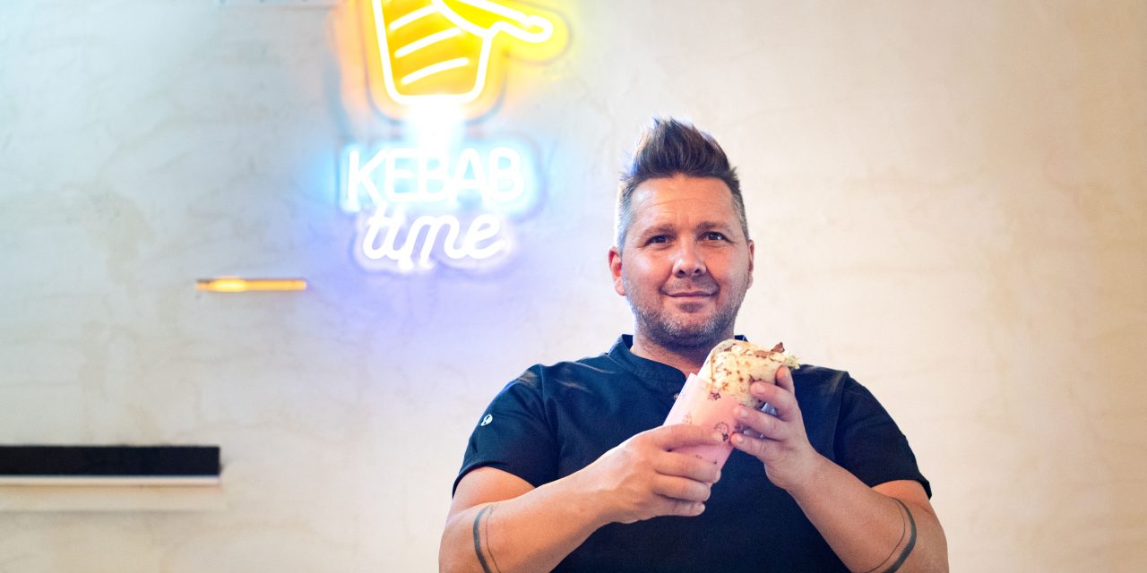 El chef Alex Viñal lleva su propuesta de Ternasco Kebab a Vive Latino 2024