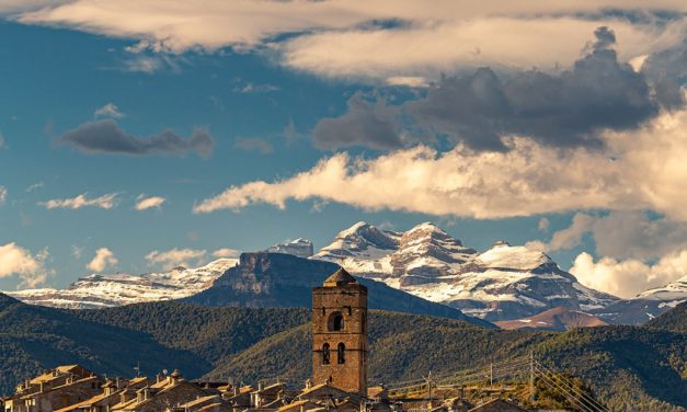 Aínsa celebra su reconocimiento como ‘Best Tourism Village’ otorgado por la Organización Mundial del Turismo