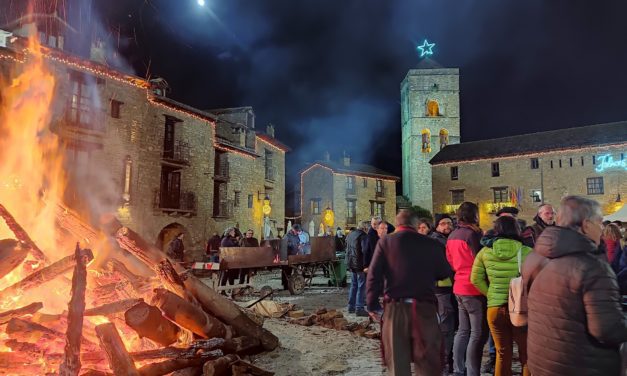 El antiguo oficio de vinatero vuelve a ser protagonista en la Plaza Mayor de Aínsa