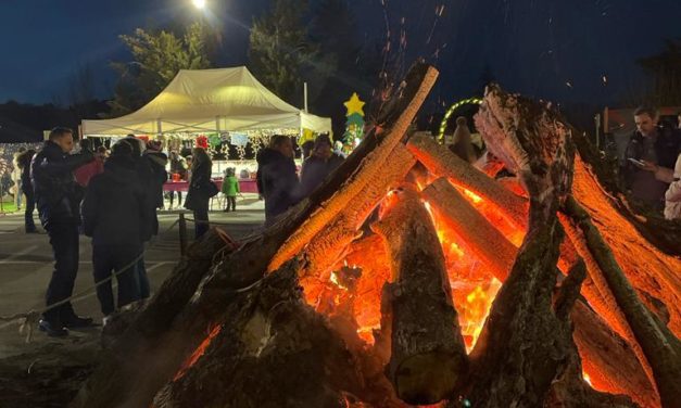 Aínsa celebra la cuarta edición del Mercadillo Navideño al Calor de la Hoguera